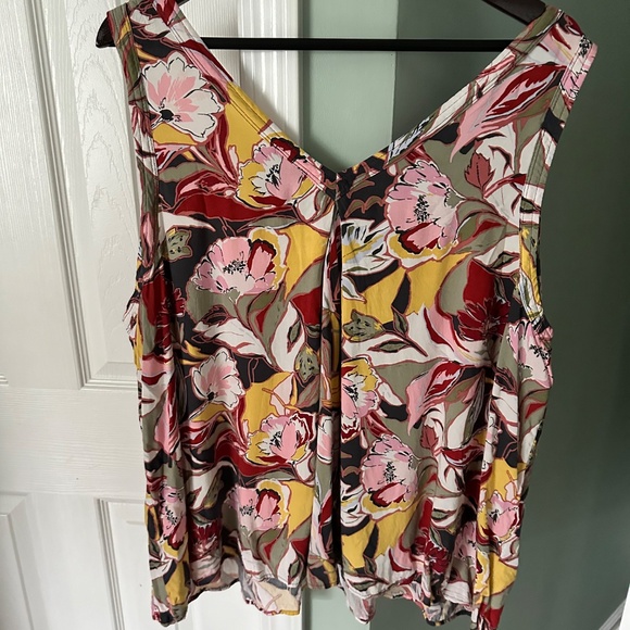 TORRID  Floral Tank -Size 3 (22-24) - Picture 4 of 4